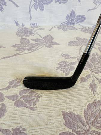 Cleveland Black L Putter 35" - $29 (mill valley)634714781647391215