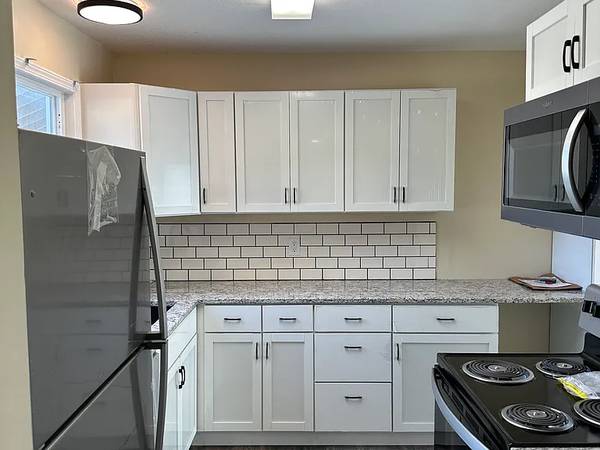 $1,050 / 3br - Cozy 3Bed  is an excellent choice for a medium-sized family (Lawrence, KS)63671411772291120