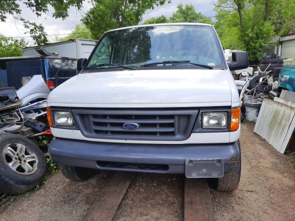 Parting Out 2004 Ford Econoline E350 Van 1