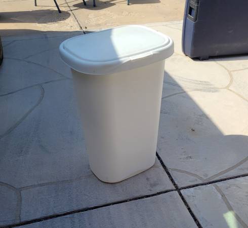 white kitchen garbage can 1