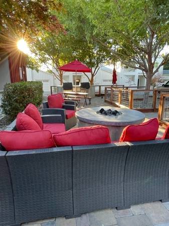$3,049 / 2br - 1379ft2 - Exclusive Top Floor 2x2 | Vaulted Skylit Ceilings + Full-size W/D (santa rosa)63847330094339122