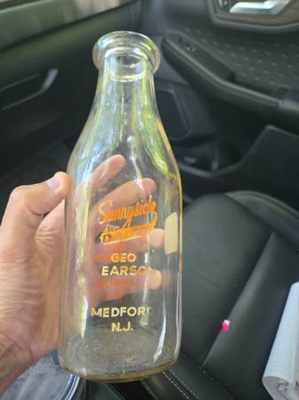Vintage glass Sunnyside dairy bottle 1