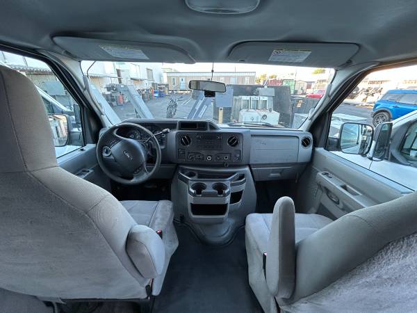 2011 Ford E-350 Econoline - Photo 10