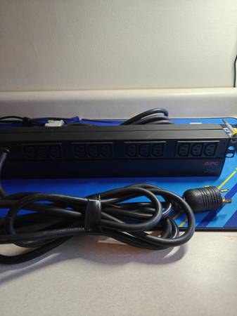 APC Rack Mount PDU (AP9566), Basic 208V/20A, (12) Outlets, 1U 1