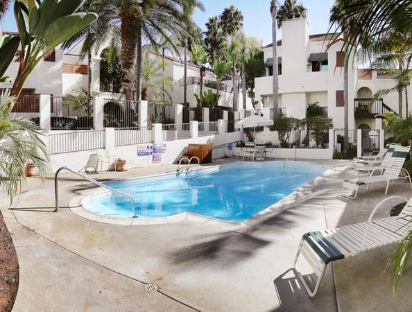 $2,950 / 1br - Vaulted Ceiling, Pets Welcome, Hardwood Floors - 1B Near the Beach (Carlsbad Village)64037046350465123