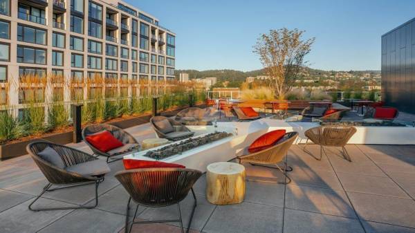$1,695 / 1br - 555ft2 - Akoya Pearl  Uber Luxury + Up To 8 Weeks FREE Rent w/ Hot Tub (Pearl District)63820739305091124