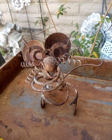 VINTAGE RUSTY HANDMADE SCRAP METAL GARDEN ART MOUSE 1