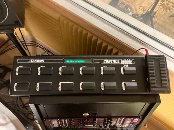 Digi Tech 2101 Artista preamplificador de tubo para guitarra con múltiples efectos y pedal - $400 (Holland)63443011615491121