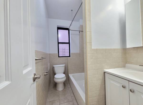 $750 / 1br - ROOMS 4 RENT!Phenomenal 4 Bed 1 Bath In Washington Heights (Harlem / Morningside)64033460273538121