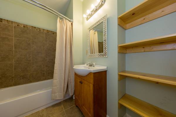 $1,350 / 2br - 1100ft2 - Newly renovated Downstairs 2BR Apt in the hea (Ohio City)63860364083841124