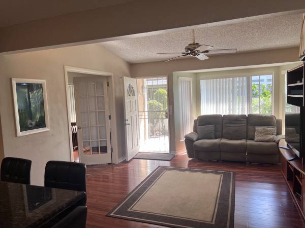 $589,900 / 2br - 874ft2 - Highly  Desirable corner single level 2/2/2 Crosspointe (Honolulu)63686726700161124