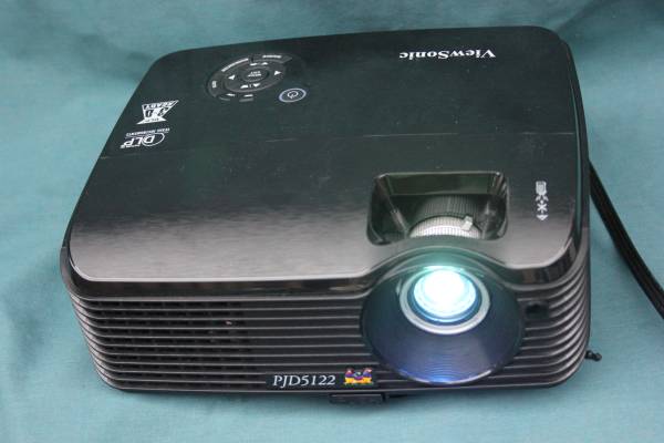 View Sonic DLP Projector - $60 (Seattle)63471237835265123