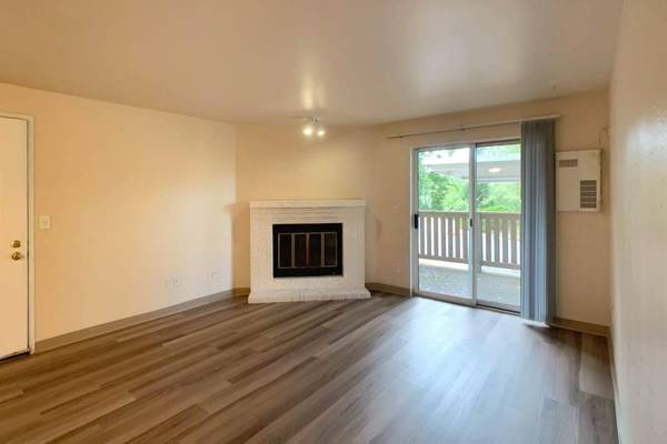 $1,495 / 1br - 605ft2 - Private Patio or Balcony, Extra Storage, Large Closets, Dishwasher (Everett)63934419189123122