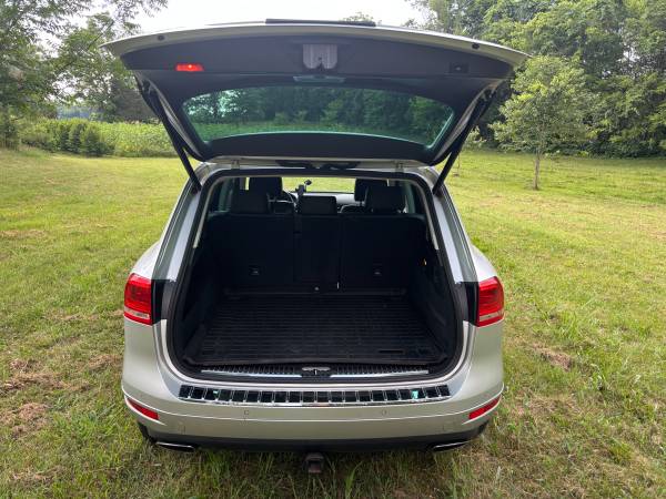 2013 Volkswagen Touareg TDI Executive - Diésel, equipado, acabado superior! - $12,499 (Maryville)63625061932419124