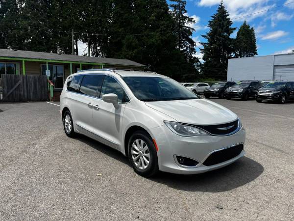 2019 Chrysler Pacifica - Financing Available! 1