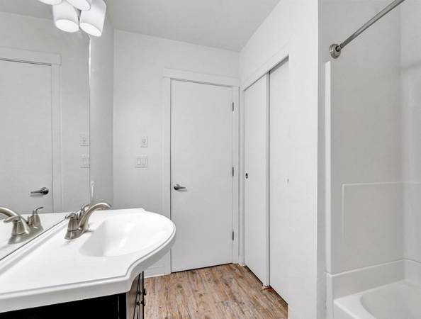 $1,595 / 2br - 1/2 MTH FREE - Gateway District Living + Entertain by the Pool (Halsey & I-84)63672637240193121
