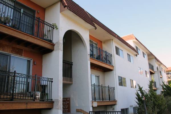 3 Bedroom / 2 Bath **SECOND MONTH OF RENT FREE** Crestwood Terrace! 1