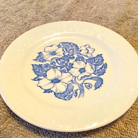 White Blue Ceramic Dinner Plate Round Glossy Finish Floral Pattern 1