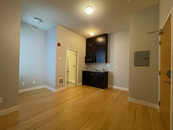 $995 ♥Dapper Studio close to Saturday Farmer's Market - 6 Weeks Free♥ (Near UW Campus)63862288729859123