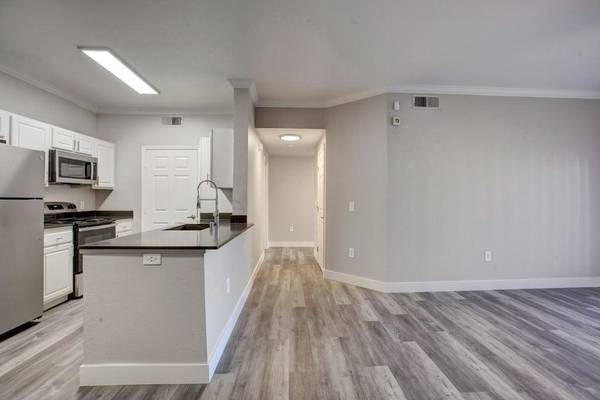 $2,480 / 2br - 1136ft2 - Área de fogata, microondas empotrados, acceso controlado/cerrado (Pocket-Greenhaven Sacramento)63900438709122122
