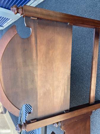 Vintage Twin Bed Headboard And Footboard - $60 (Dawsonville)63470456008961123