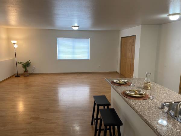 $1,735 / 2br - 1000ft2 - This place will feel like home! 2 bed, 1 bath available! 1000 Sq Ft! (Wasilla)63991792210179122