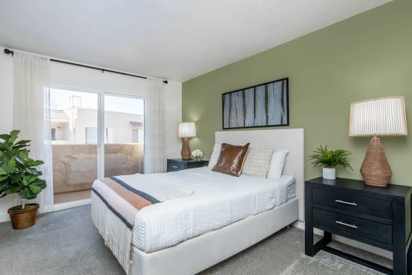 $2,499 / 2br - 860ft2 - in Canyon Country CA, 2BD 2BA, Washer and Dryer in Home (18414 W. Jakes Way, Canyon Country, CA)63953074707714124