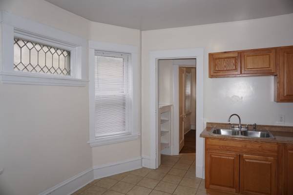 $900 / 1br - 540ft2 - 1915 1st Ave, Vintage HW Corner 1BR in Stevens, Walk DT, Pets OK! (Stevens Square, Eat Street, Downtown Minneapolis)64048421731843124