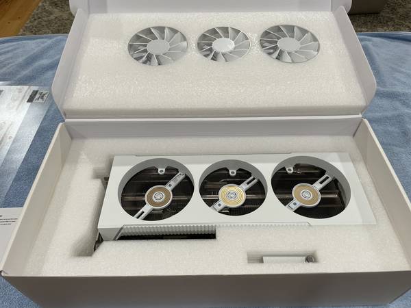 XFX AMD RX 7800 XT Magnetic Air Tarjeta Gráfica para Juegos 16 GB [Blanco] - $425 (Falls Church)63471267286657122