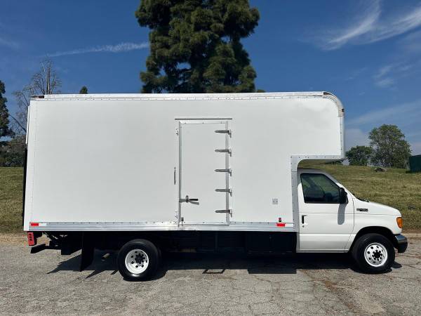 2004 Ford E-450 Econoline - Photo 11