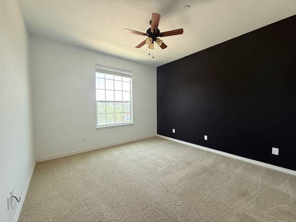 $1750.00 / 1br - 1013ft2 - 1 habitación (+ espacio de oficina) / 1.5 baños amplio condominio en el centro de Fort Worth63867603233539121