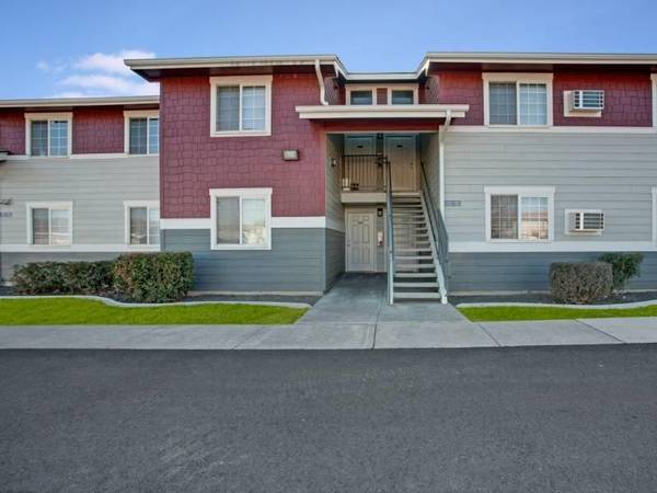 $1,123 / 1br - 582ft2 - Fully Equipped Kitchen, 2 Swimming Pools, High Speed Internet Access63697245565185122