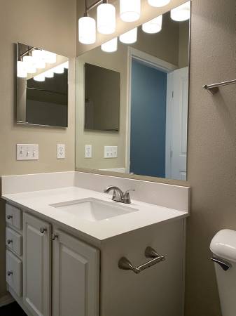 Generous Kitchen, Open Living Room, Green Surroundings 1