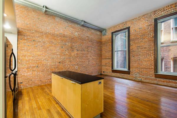 $3,345 / 1br - 1090ft2 - Floor-to-ceiling windows, in Seattle WA, 1 BD (111 1st Avenue South, Seattle, WA)63852483348483124