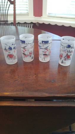 Vintage Santa's North Pole, NY, Frosted Glasses 1