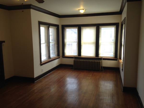 $950 / 2br - 1000ft2 - Beautiful Spacious-2BR on quite street (Auburn Gresham)64041644665218122
