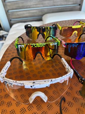 Nuevo surtido de gafas Pit Viper, 22 estilos ¡NUEVOS A ESTRENAR! - $15 (Lubbock)63435208438531124