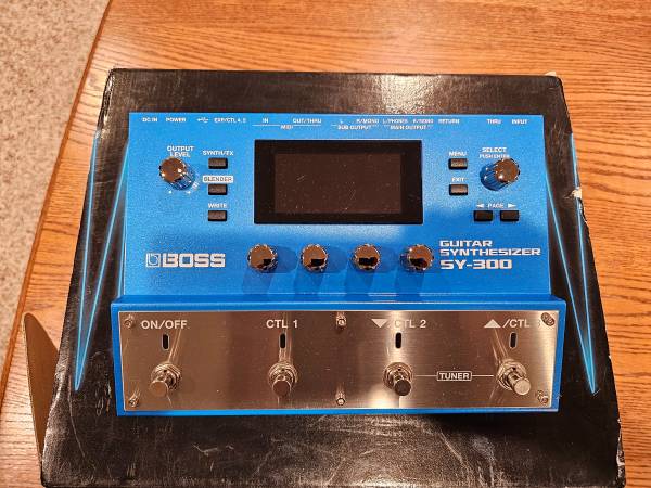 Boss SY-300 Guitar Synth Synthesizer PRICE DROP - musical