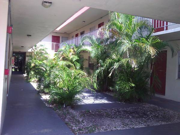 $1,455 / 1br - **PROMO FOR OCT $500 FOR 1ST MONTH-2245 MADISON ST $1,455** (HOLLYWOOD)64049278813313120