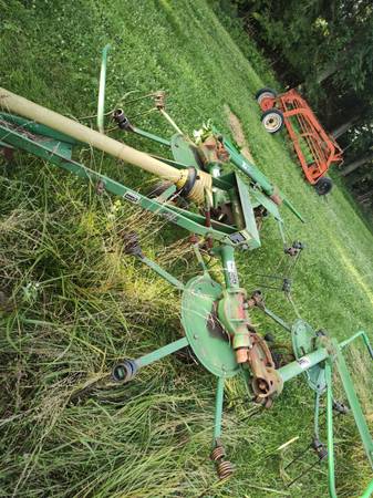 John Deere Tedder 1