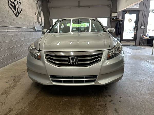 2012 Honda Accord EX-L de cuero, totalmente equipado - $7,490 (Elevated Motors)63471970519553122