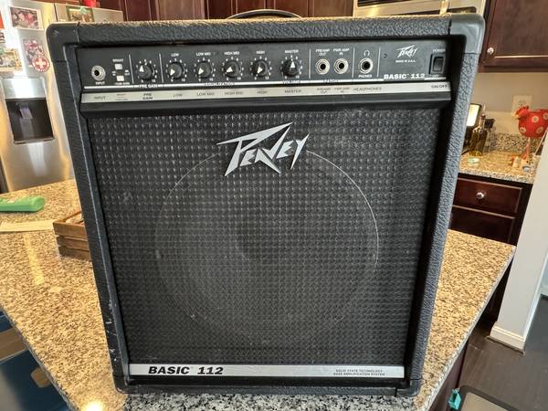 Peavey Basic 112 Bass Amp 1