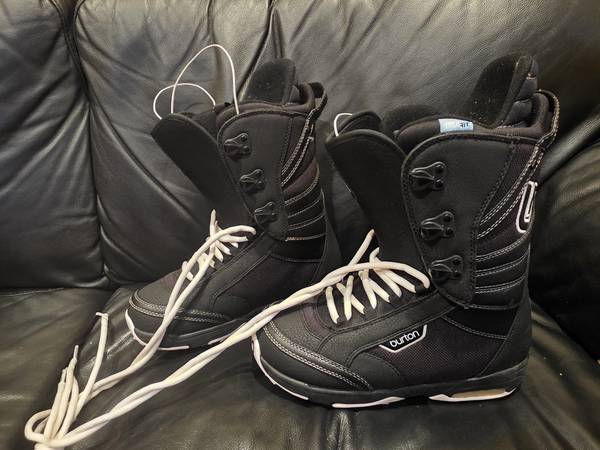 burton lodi snowboard boots womens Women's Limelight Step On then showing them how its done from glades to groomers NEW Burton Lodi Womens Snowboard
