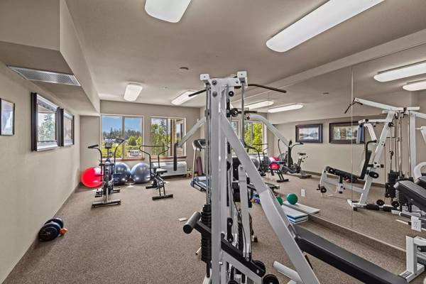 $999 / 2br - 749ft2 - Rent an amazing 2 bed 1 bath – Close to transit and bus lines! (Covington)63688462404483124