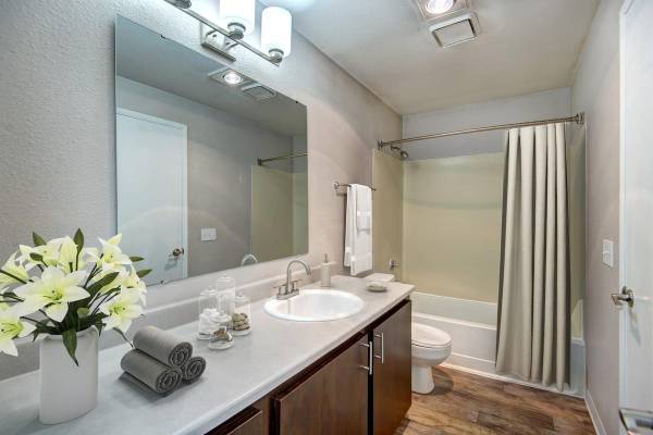 $2,688 / 2br - 1008ft2 - Where Convenience Meets Comfort  Your Next Home in Silverdale63850755842177124
