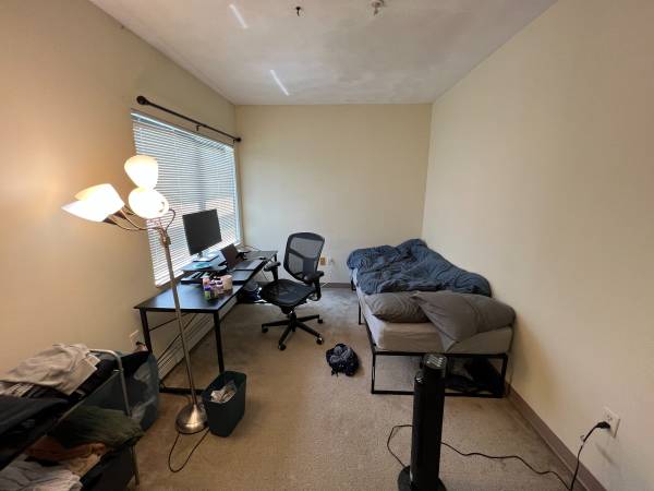 $3,200 / 2br - DAVIS SQUARE/REDLINE/2 BED/1 BATH/NO FEE/GARAGE PARKING INC./NOW! (Davis Square)63614178890753123