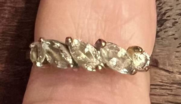 gold ring w/marquise-shaped stones, size 5? 1