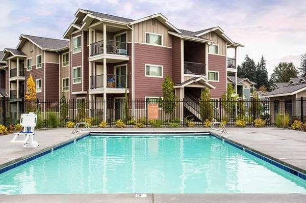 $1,500 / 2br - Ceiling Fans, Custom Alder Shaker-Style Cabinets (2401 NE 4 Seasons Ln, Vancouver, WA)63956352792323123