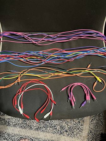 42 modular patch cables, approx. 5 different sizes 1