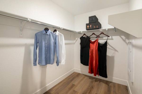 $3,921 / 2br - 1240ft2 - Distribuciones versátiles, unidades de vivienda/trabajo, planos de planta de una y dos habitaciones (Grantville, Mission Valley,)63663973499009122